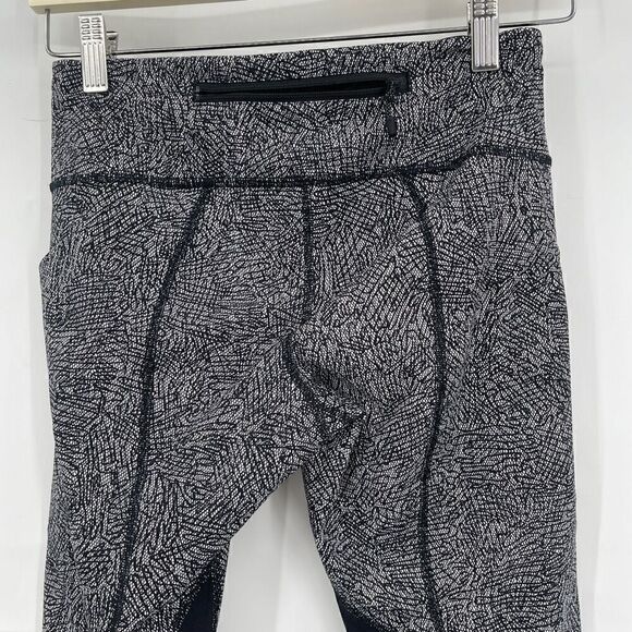 Lululemon Black White Zip Pocket Pace Rival High Rise Crop Leggings Size 4 - Picture 3 of 7